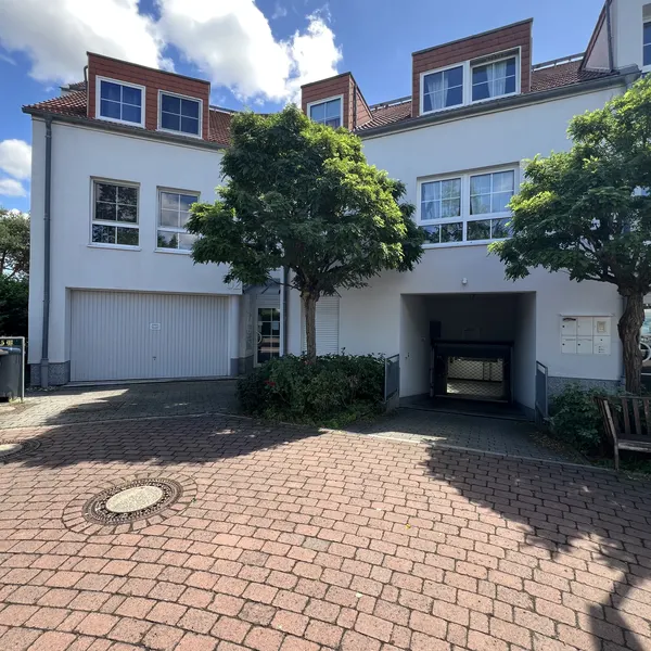 Wohnhaus mit Innenhof nach der Reinigung