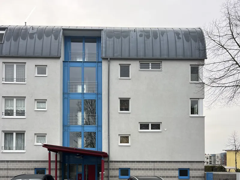 Wohnanlage, Treppenhaus nach der Reinigung
